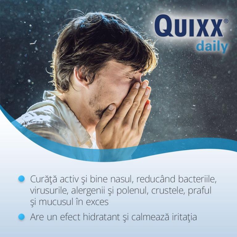 Bărbat care își acoperă nasul într-un mediu prăfuit.